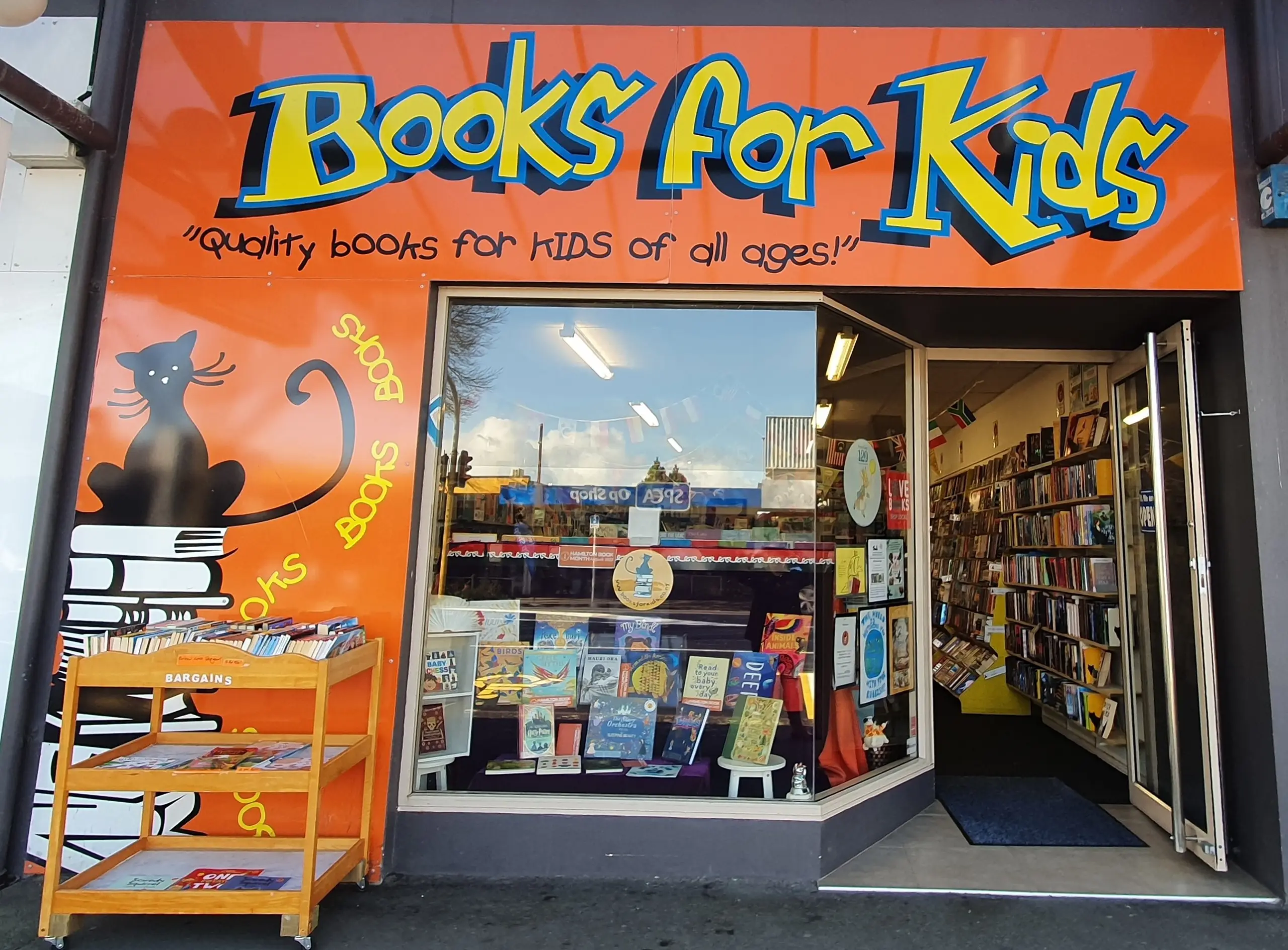 37168-bookdata-lockup-RGB-d02 NielsenIQ BookData logo